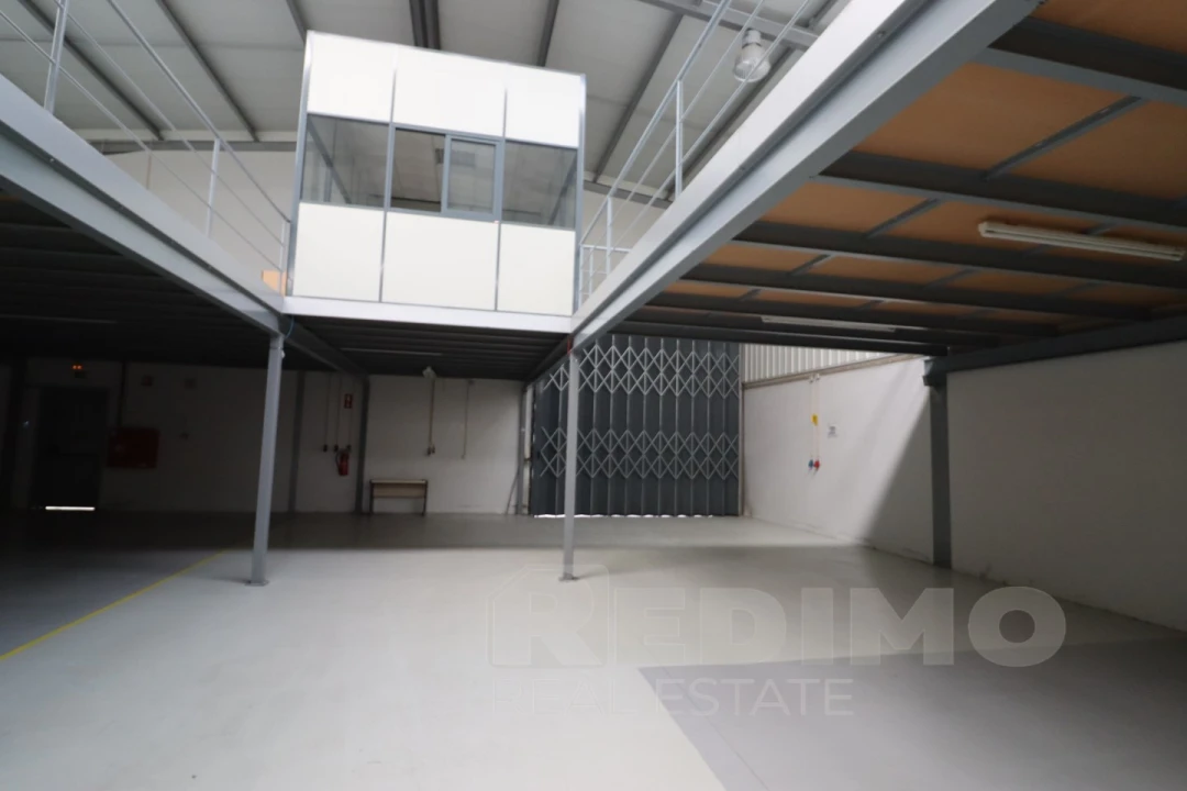 Armazém para Arrendamento em Nogueira do Cravo e Pindelo Foto 4