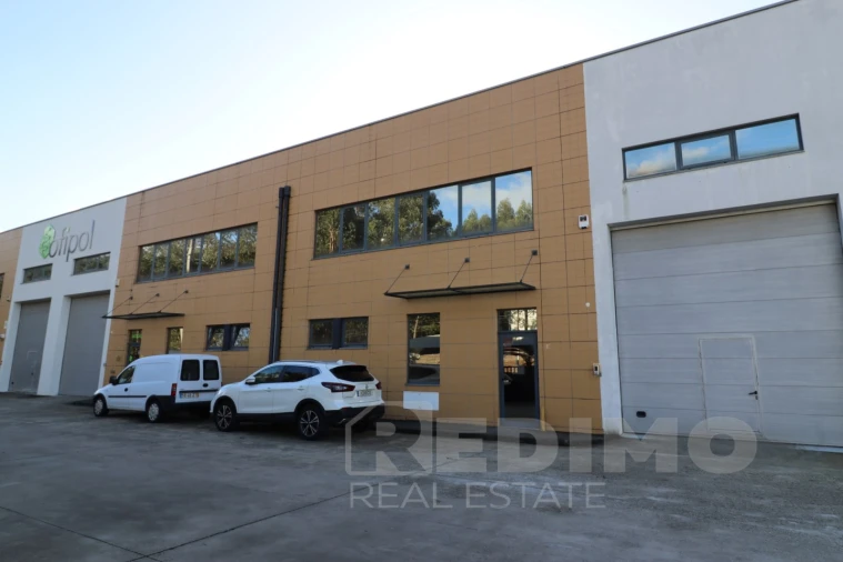 Armazém para Arrendamento em Nogueira do Cravo e Pindelo