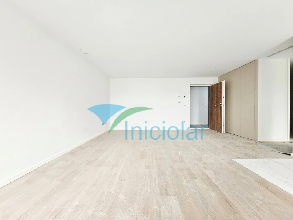 Apartamento T2 para Venda em Cidade da Maia Foto 2