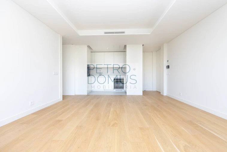 Apartamento T2 para Venda em São Domingos de Benfica Foto 3