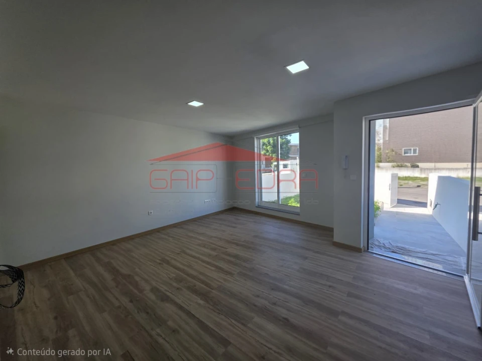 Moradia T2 para Venda em Santa Joana Foto 4