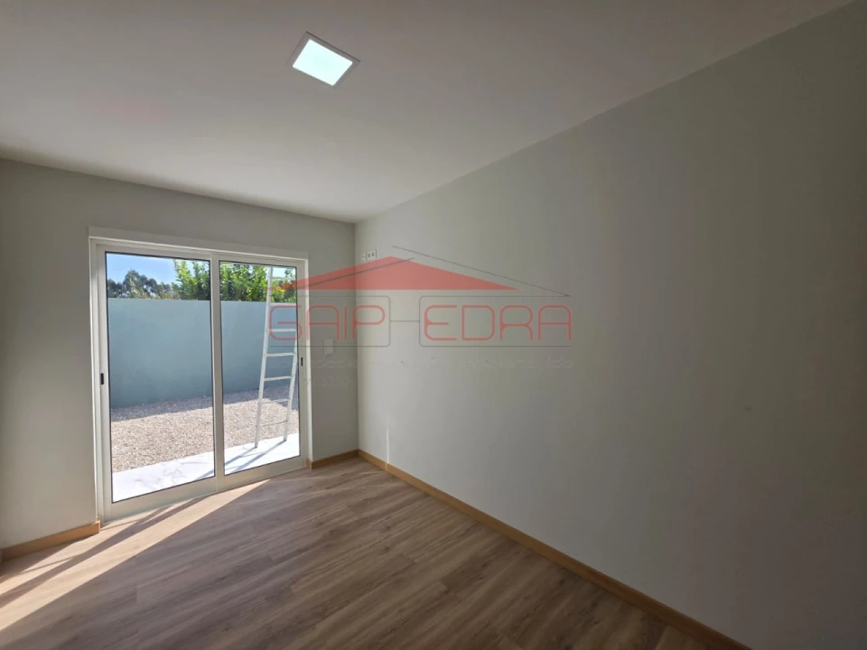 Moradia T2 para Venda em Santa Joana Foto 11