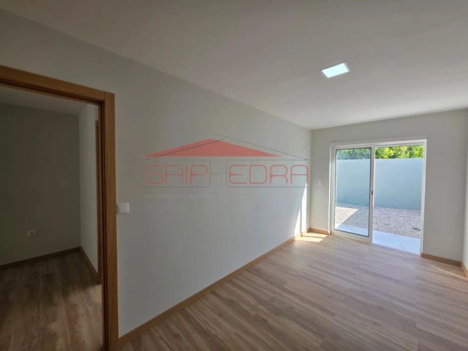 Moradia T2 para Venda em Santa Joana Foto 18