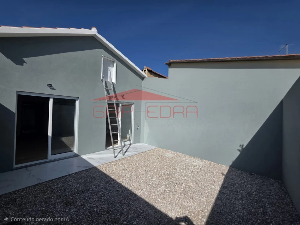 Moradia T2 para Venda em Santa Joana Foto 22