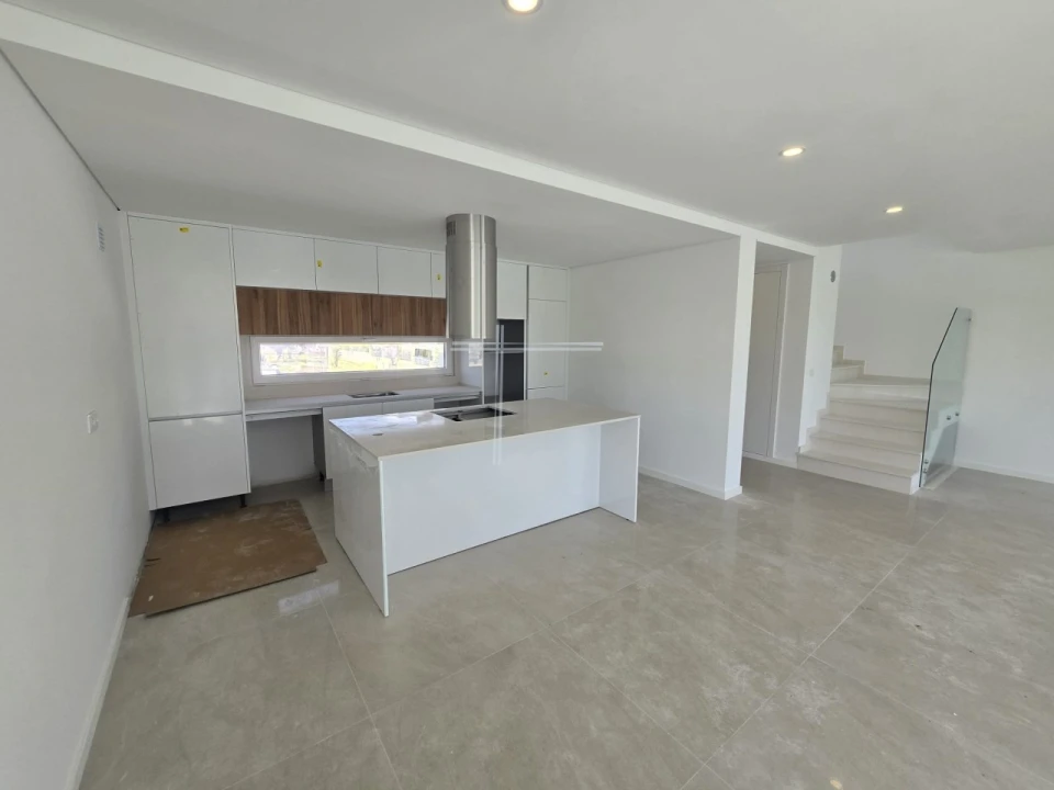 Moradia T3 para Venda em Charneca de Caparica e Sobreda Foto 3