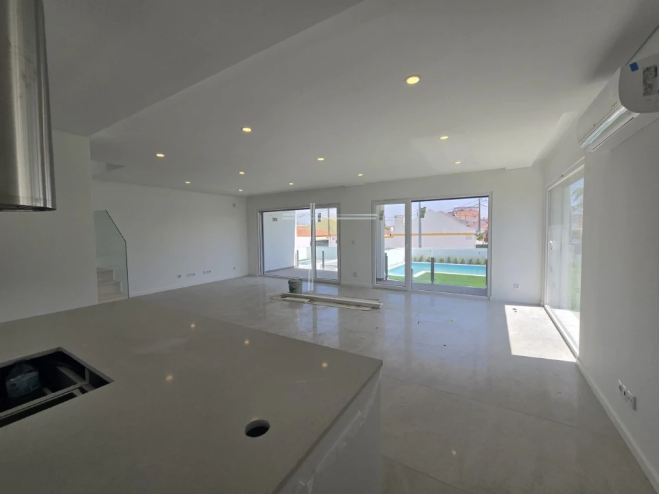 Moradia T3 para Venda em Charneca de Caparica e Sobreda Foto 7