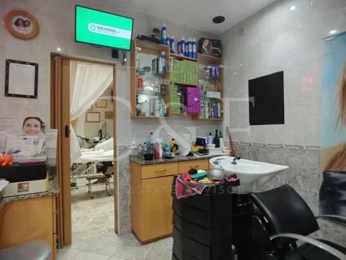 Negócio para Arrendamento em Rio de Mouro Foto 2