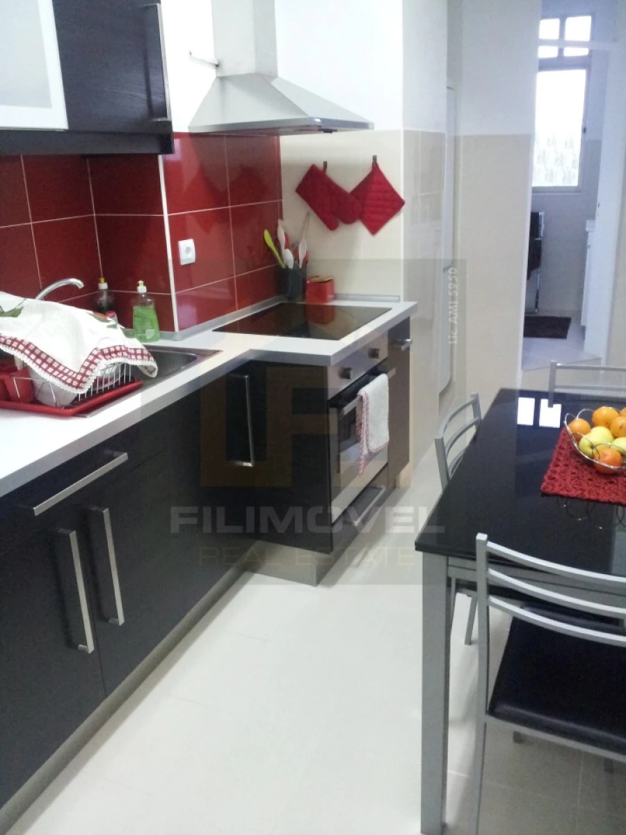 Quarto para Arrendamento em Campolide Foto 2