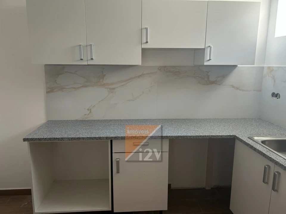 Apartamento T1 para Venda em Colmeias e Memória Foto 2