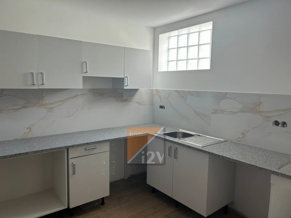 Apartamento T1 para Venda em Colmeias e Memória Foto 3