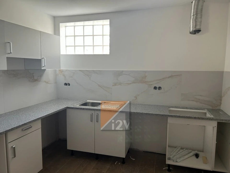 Apartamento T1 para Venda em Colmeias e Memória Foto 4