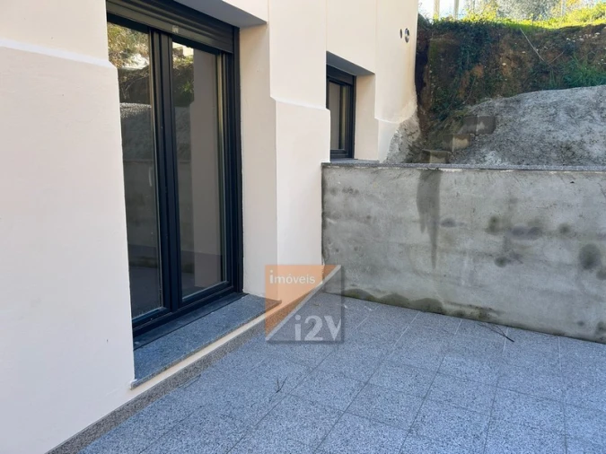 Apartamento T1 para Venda em Colmeias e Memória