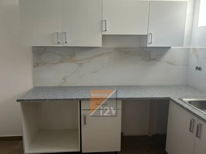 Apartamento T1 para Venda em Colmeias e Memória Foto 2