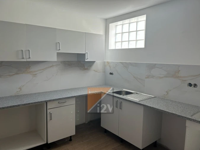 Apartamento T1 para Venda em Colmeias e Memória Foto 3