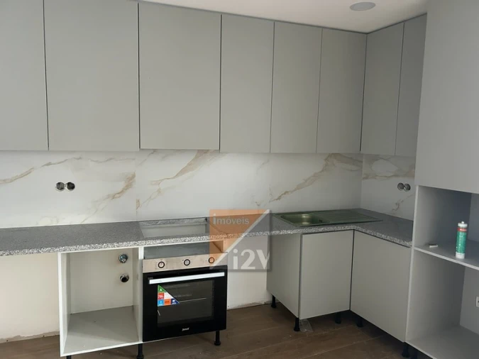 Apartamento T2 para Venda em Colmeias e Memória