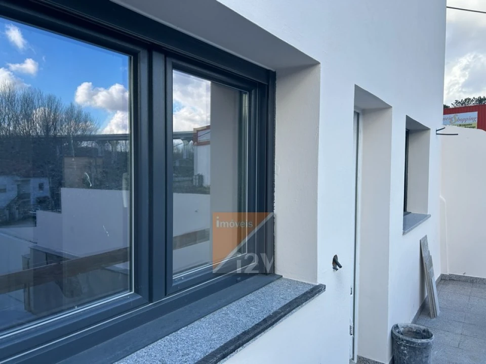 Apartamento T1 para Venda em Colmeias e Memória Foto 2