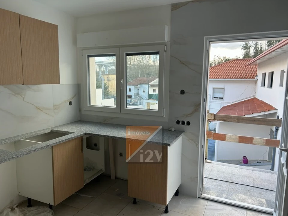 Apartamento T1 para Venda em Colmeias e Memória Foto 4