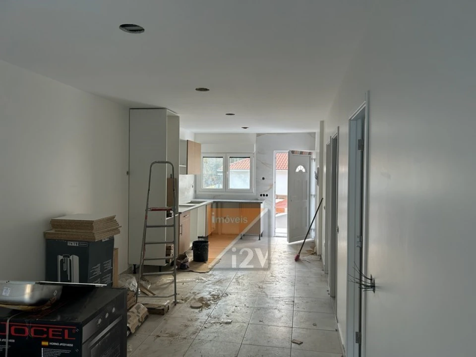 Apartamento T1 para Venda em Colmeias e Memória Foto 6