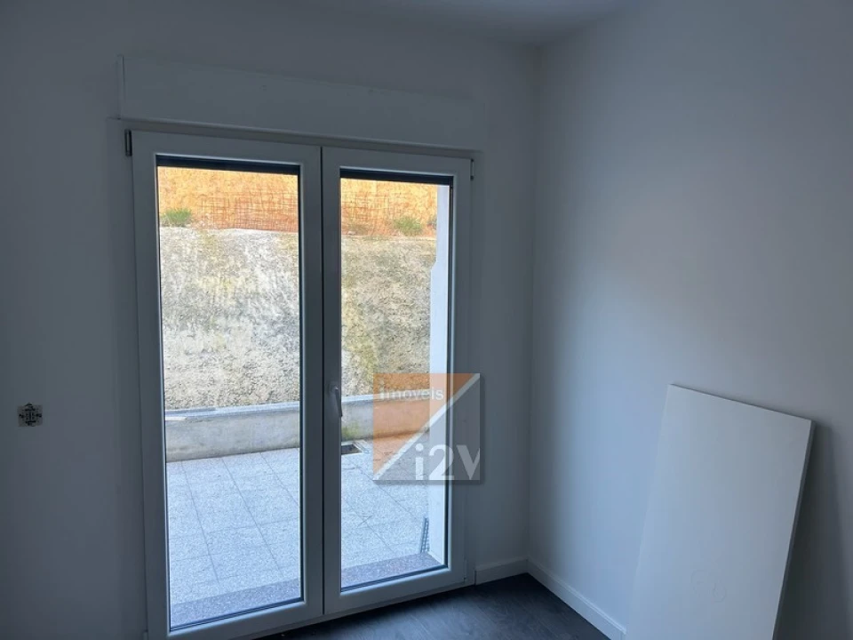 Apartamento T1 para Venda em Colmeias e Memória Foto 9