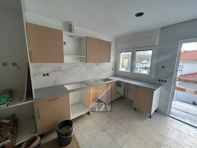 Apartamento T1 para Venda em Colmeias e Memória Foto 3