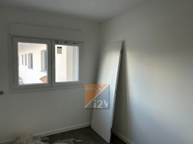 Apartamento T1 para Venda em Colmeias e Memória Foto 8