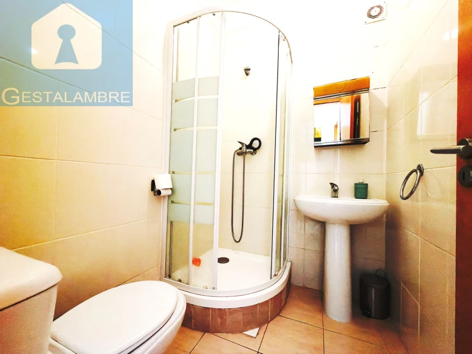 Apartamento T2 para Venda em Guia Foto 11