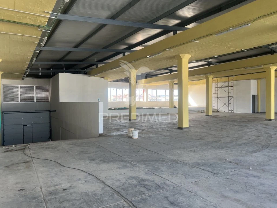 Armazém para Venda em Sacavém e Prior Velho Foto 4