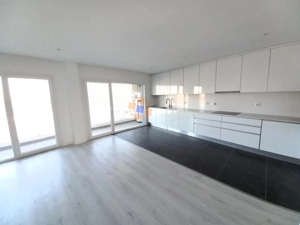 Apartamento T2 para Venda em Corroios Foto 1