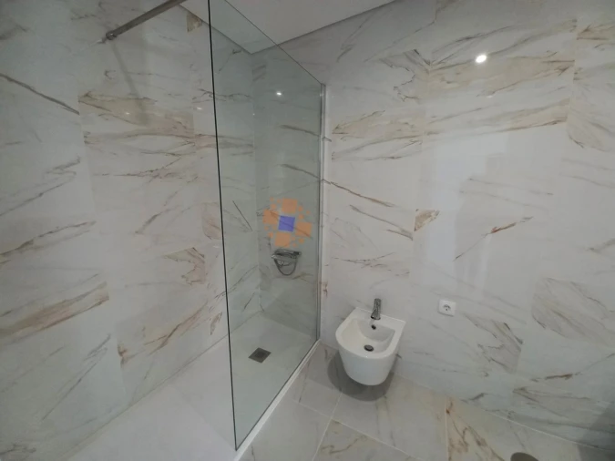 Apartamento T2 para Venda em Corroios Foto 9