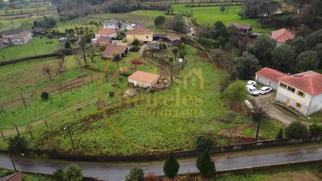 Moradia T3 para Venda em Escariz (São Mamede) e Escariz (São Martinho) Foto 2