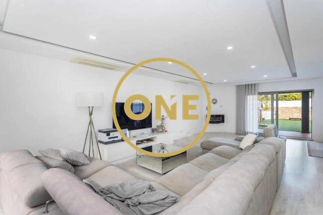 Moradia T4 para Venda em Fernao Ferro Foto 12