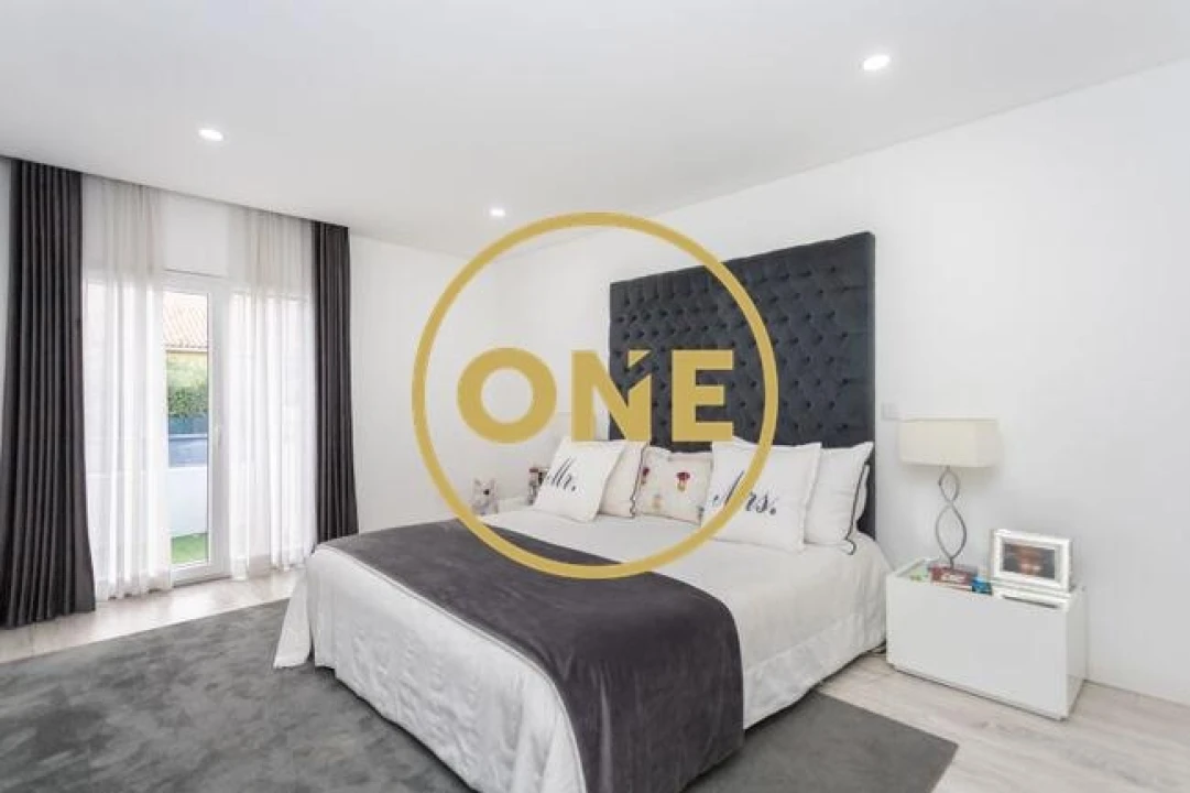 Moradia T4 para Venda em Fernao Ferro Foto 5