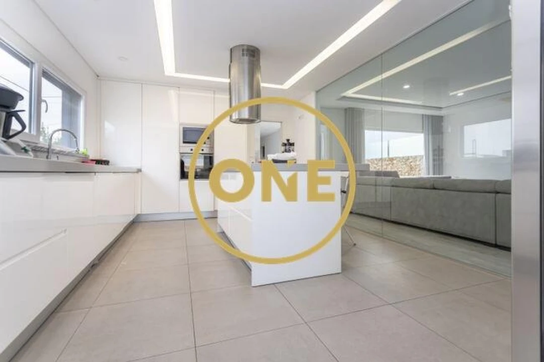 Moradia T4 para Venda em Fernao Ferro Foto 4