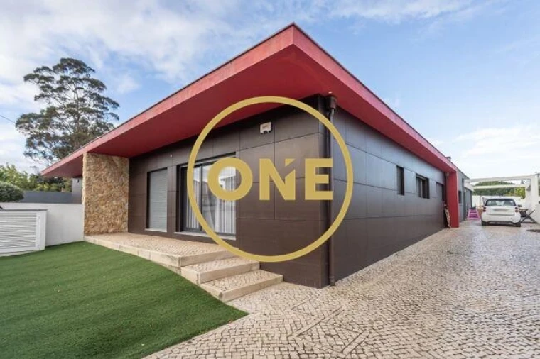 Moradia T4 para Venda em Fernao Ferro