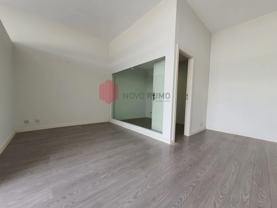 Loja para Venda em Cidade da Maia Foto 3