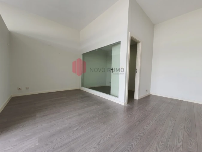 Loja para Venda em Cidade da Maia Foto 3