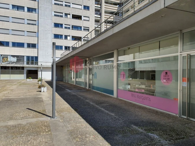 Loja para Venda em Cidade da Maia Foto 8