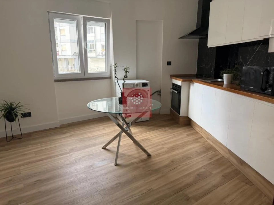 Apartamento T1 para Venda em Alfragide Foto 2