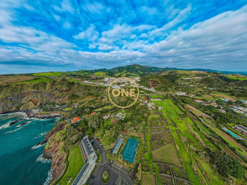 Moradia T1 para Venda em Agua de Pau Foto 19