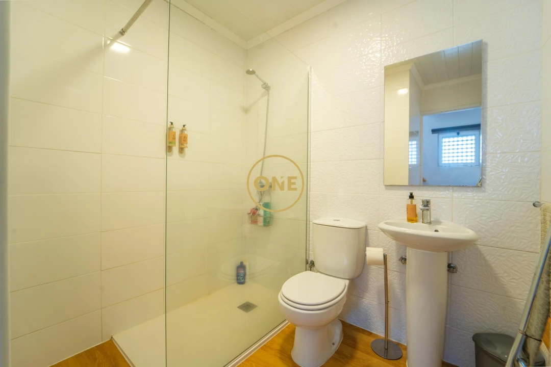 Moradia T1 para Venda em Agua de Pau Foto 11