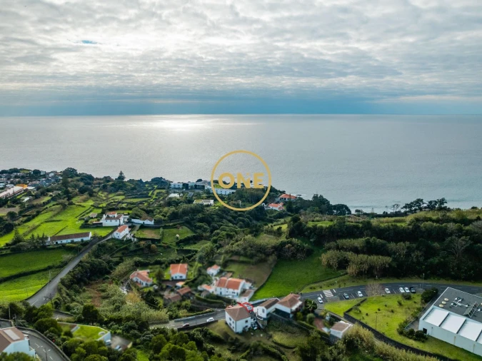 Moradia T1 para Venda em Agua de Pau Foto 18