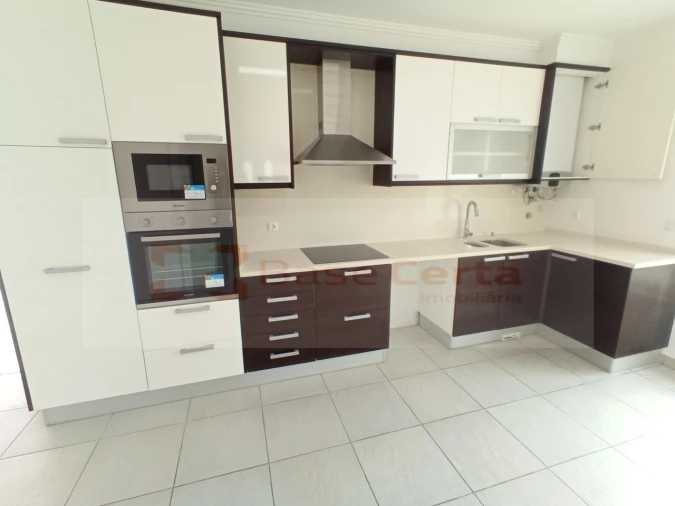 Moradia T4 para Venda em Ericeira Foto 2