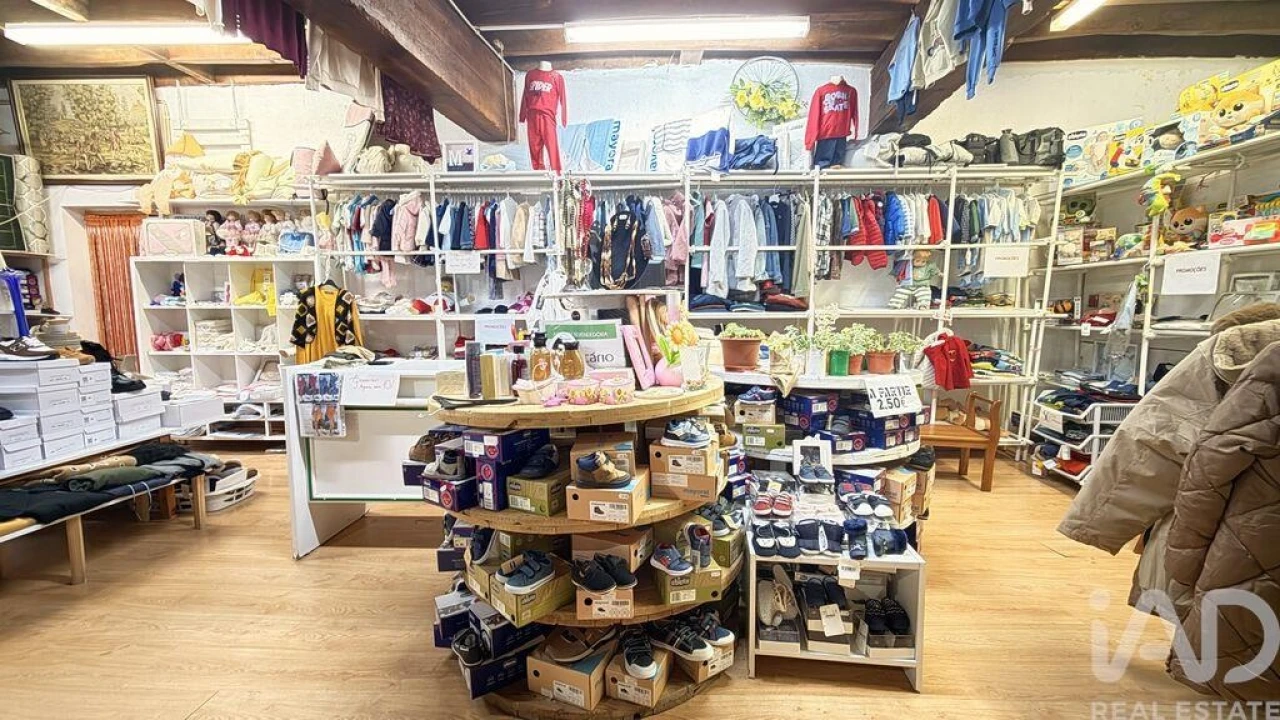 Loja para Venda em Amiais de Baixo Foto 9