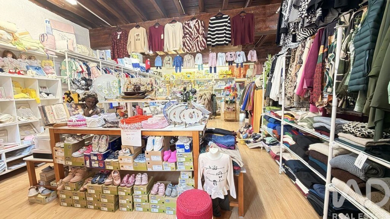 Loja para Venda em Amiais de Baixo Foto 22