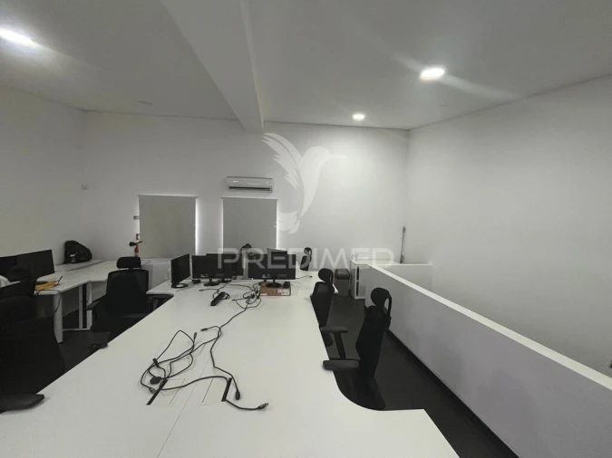 Loja para Arrendamento em Angra (São Pedro) Foto 3