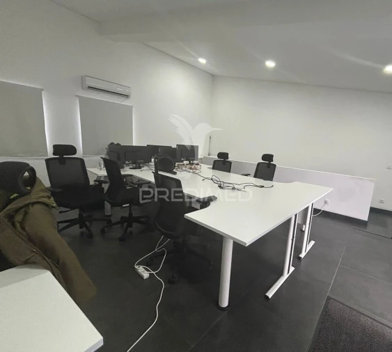 Loja para Arrendamento em Angra (São Pedro) Foto 2