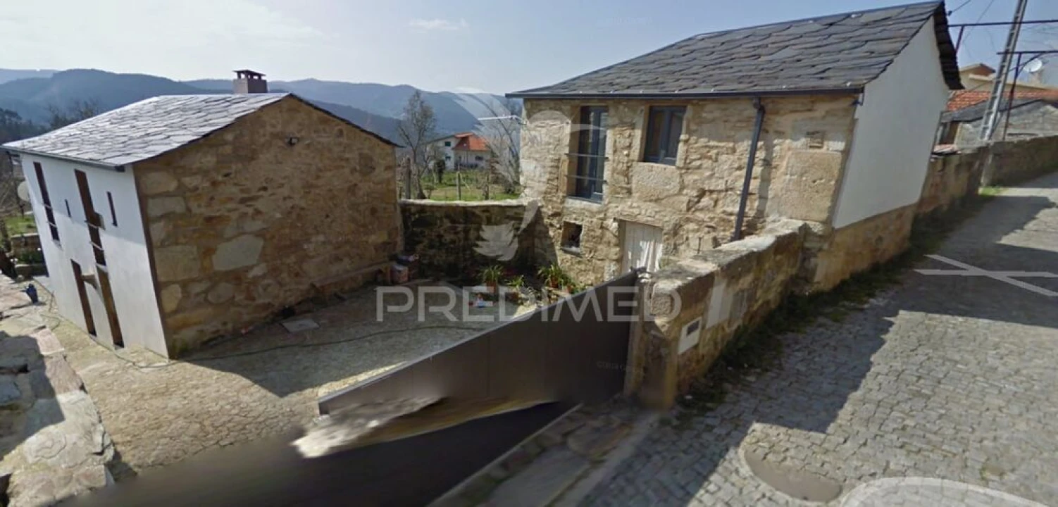 Moradia T3 para Venda em Alvarenga Foto 1