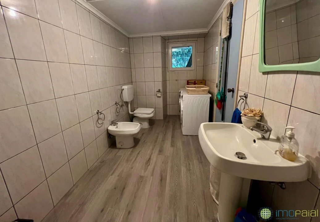 Moradia T4 para Venda em Salão Foto 17