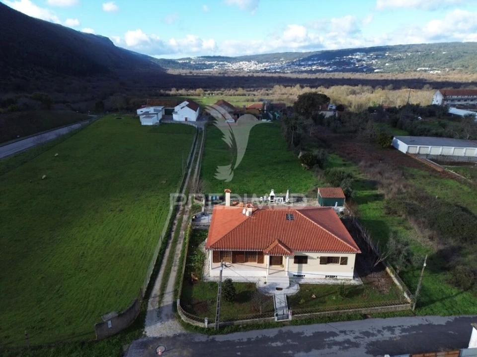 Moradia T5 para Venda em Minde Foto 1