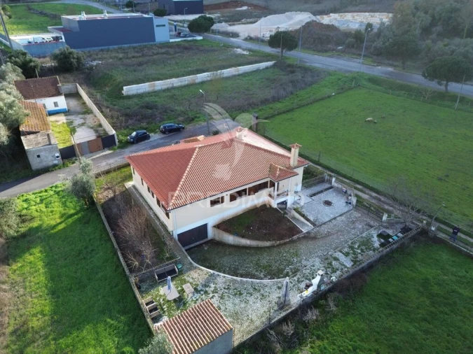 Moradia T5 para Venda em Minde Foto 7